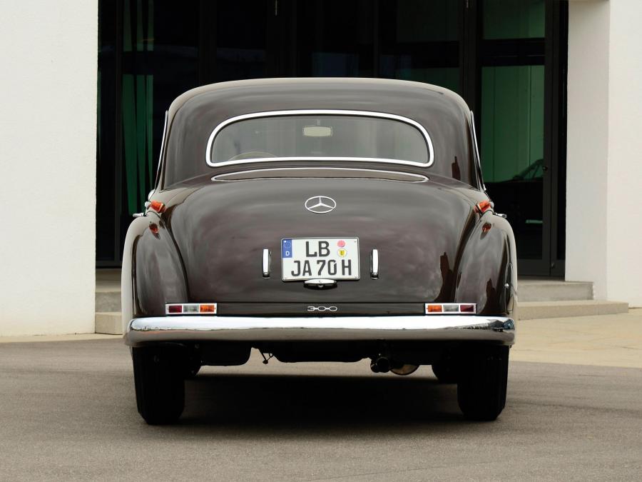  Mercedes-Benz 300 Limousine 1951 года  (фото 16 из 23)